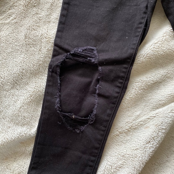 Levi’s high rise black ripped jeans - Picture 2 of 4